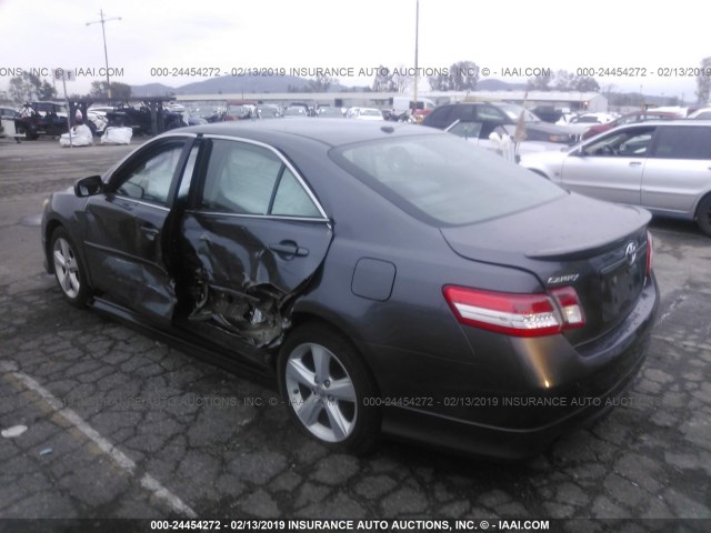 4T1BF3EK9BU215869 - 2011 TOYOTA CAMRY SE/LE/XLE GRAY photo 3