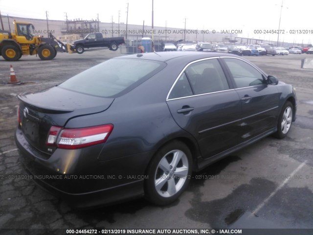 4T1BF3EK9BU215869 - 2011 TOYOTA CAMRY SE/LE/XLE GRAY photo 4