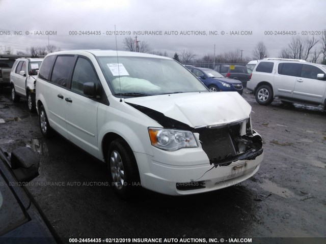 2A8HR44H28R743902 - 2008 CHRYSLER TOWN & COUNTRY LX WHITE photo 1