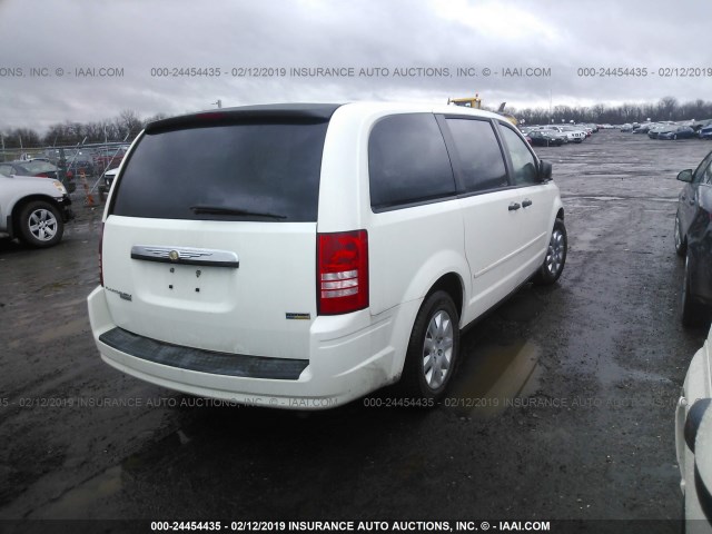 2A8HR44H28R743902 - 2008 CHRYSLER TOWN & COUNTRY LX WHITE photo 4