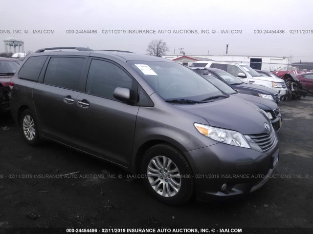 5TDYK3DC8CS193504 - 2012 TOYOTA SIENNA XLE/LIMITED GRAY photo 1