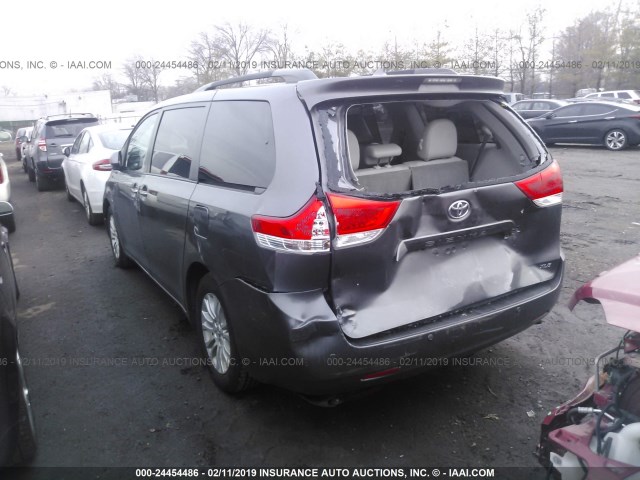 5TDYK3DC8CS193504 - 2012 TOYOTA SIENNA XLE/LIMITED GRAY photo 3