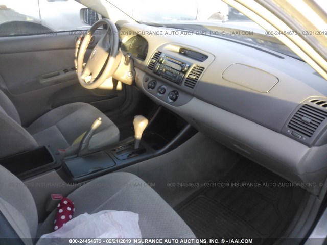 4T1BE32K32U103494 - 2002 TOYOTA CAMRY LE/XLE/SE BEIGE photo 5