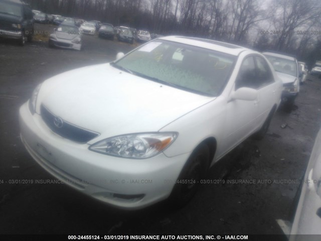 4T1BE32KX4U274679 - 2004 TOYOTA CAMRY LE/XLE/SE WHITE photo 2