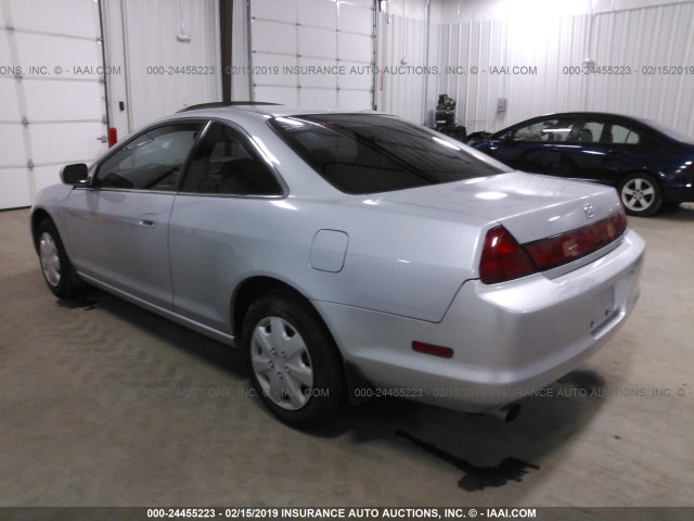 1HGCG2254YA039985 - 2000 HONDA ACCORD SILVER photo 3