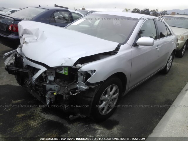 JTNBK3EK3B3050788 - 2011 TOYOTA CAMRY SE/LE/XLE 银色 照片 2