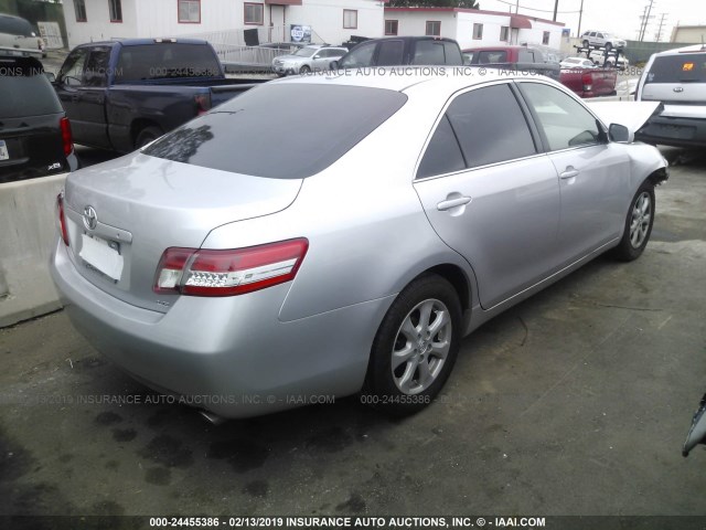 JTNBK3EK3B3050788 - 2011 TOYOTA CAMRY SE/LE/XLE 银色 照片 4
