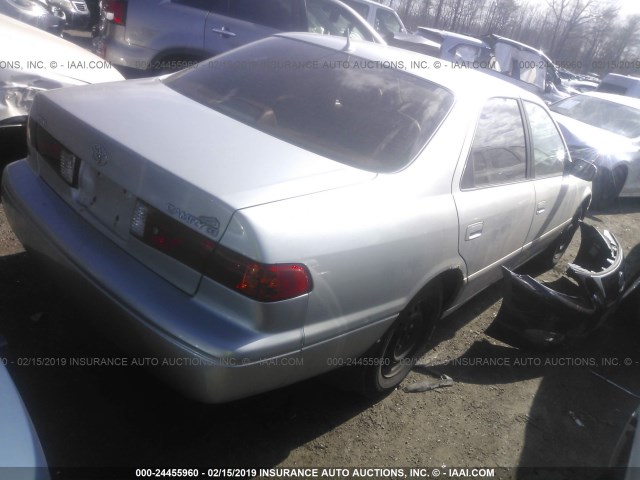 4T1BG22K6YU714567 - 2000 TOYOTA CAMRY CE/LE/XLE 银色 照片 4