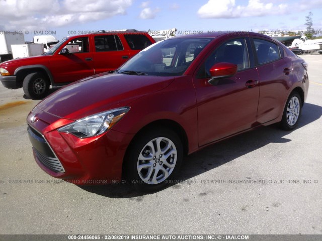 3MYDLBYVXJY333612 - 2018 TOYOTA YARIS IA RED photo 2