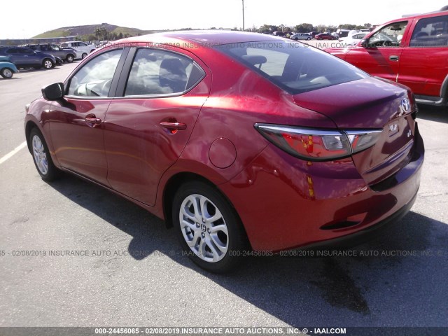 3MYDLBYVXJY333612 - 2018 TOYOTA YARIS IA RED photo 3