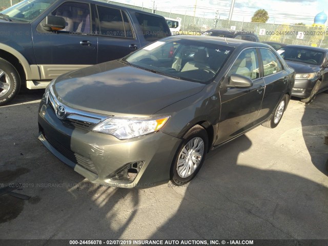 4T4BF1FK7CR256107 - 2012 TOYOTA CAMRY SE/LE/XLE GRAY photo 2