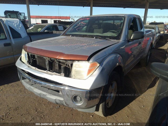 1N6AD06U06C430831 - 2006 NISSAN FRONTIER KING CAB LE/SE/OFF ROAD SILVER photo 2