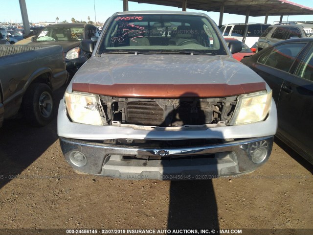 1N6AD06U06C430831 - 2006 NISSAN FRONTIER KING CAB LE/SE/OFF ROAD SILVER photo 6