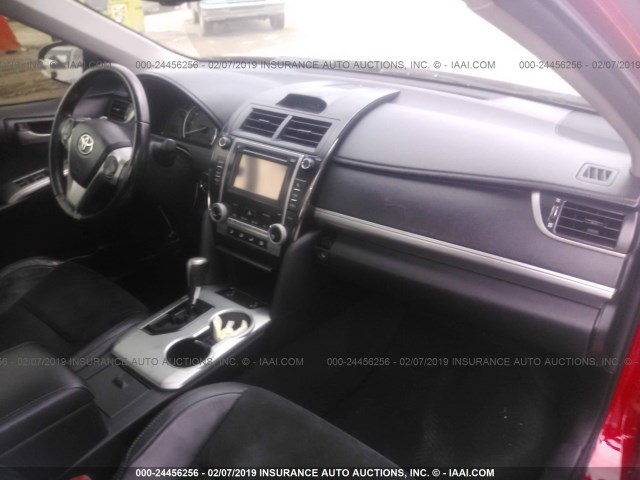 4T1BF1FK7CU551606 - 2012 TOYOTA CAMRY SE/LE/XLE 银色 照片 5