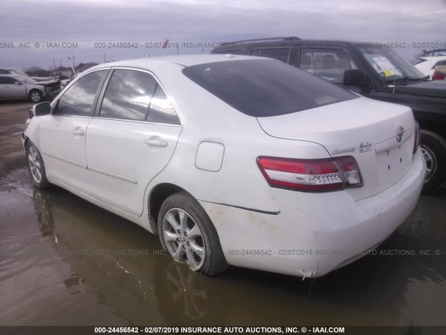 4T4BF3EKXBR178532 - 2011 TOYOTA CAMRY SE/LE/XLE WHITE photo 3