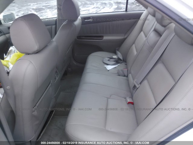 4T1BF30K45U084619 - 2005 TOYOTA CAMRY LE/XLE/SE WHITE photo 8