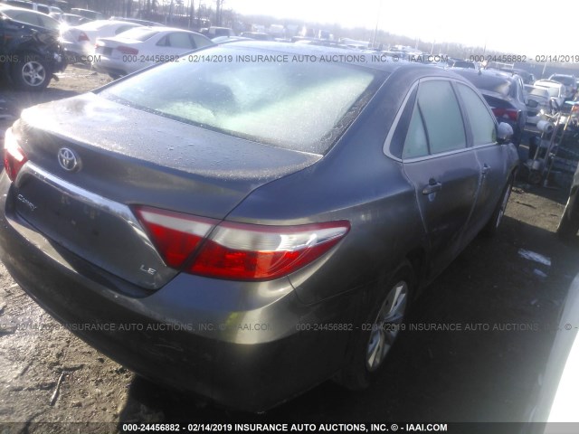 4T1BF1FK3FU935810 - 2015 TOYOTA CAMRY LE/XLE/SE/XSE 灰色 照片 4
