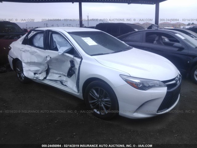 4T1BF1FK3HU439957 - 2017 TOYOTA CAMRY LE/XLE/SE/XSE 白色 照片 1