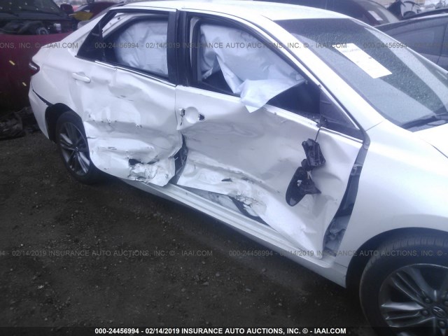 4T1BF1FK3HU439957 - 2017 TOYOTA CAMRY LE/XLE/SE/XSE 白色 照片 6