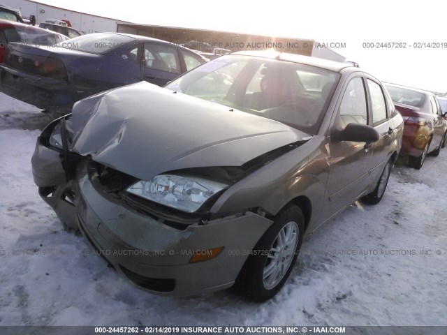 1FAFP34N05W238325 - 2005 FORD FOCUS ZX4 GOLD photo 2