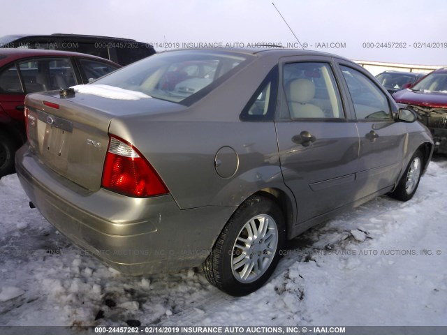 1FAFP34N05W238325 - 2005 FORD FOCUS ZX4 GOLD photo 4