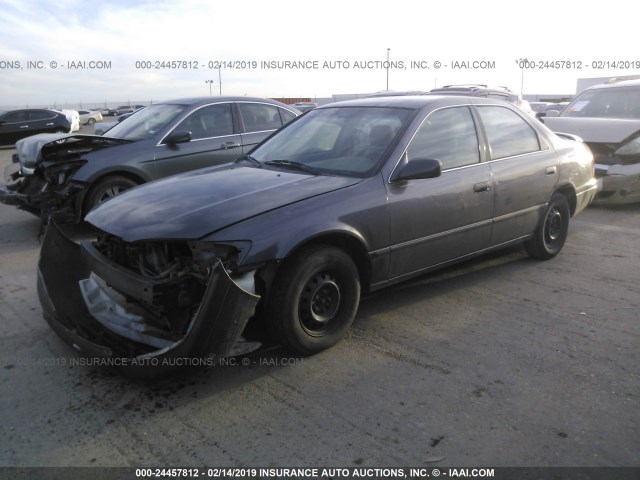 4T1BG22K9XU611321 - 1999 TOYOTA CAMRY CE/LE/XLE GRAY photo 2