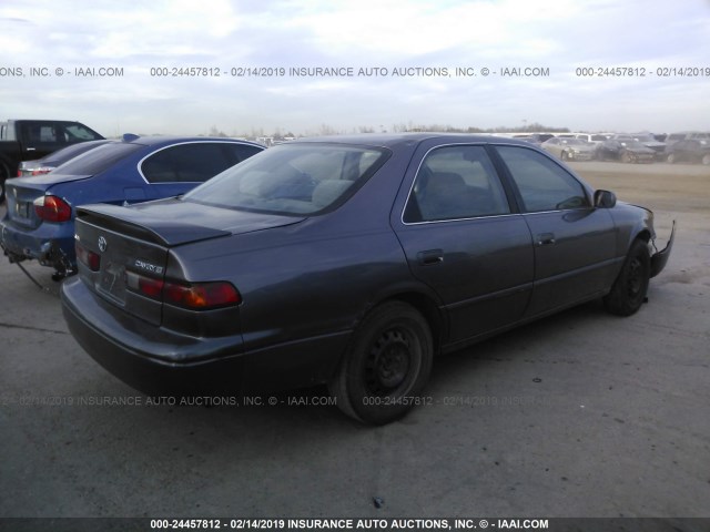 4T1BG22K9XU611321 - 1999 TOYOTA CAMRY CE/LE/XLE GRAY photo 4