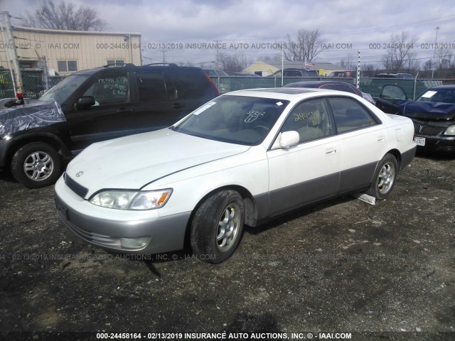 JT8BF28GXX0209579 - 1999 LEXUS ES 300 WHITE photo 2