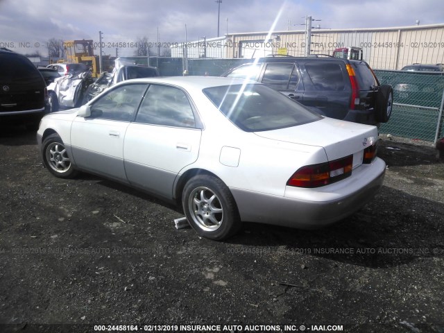 JT8BF28GXX0209579 - 1999 LEXUS ES 300 WHITE photo 3