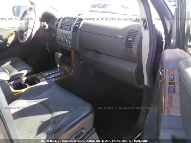 5N1AR18UX5C787144 - 2005 NISSAN PATHFINDER LE/SE/XE GRAY photo 5