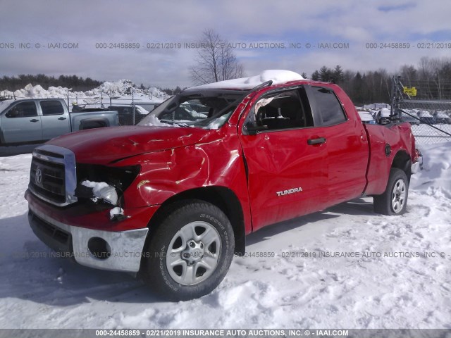 5TFUM5F11BX023588 - 2011 TOYOTA TUNDRA DOUBLE CAB SR5 RED photo 2