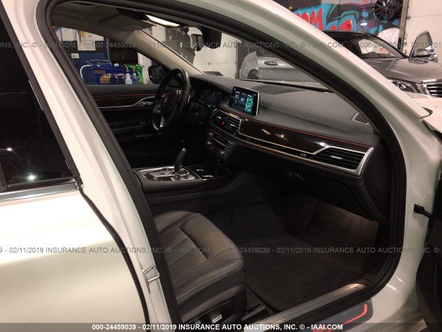 WBA7E4C56JGV24063 - 2018 BMW 740 XI WHITE photo 5