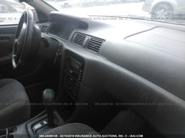4T1BG22K5YU658802 - 2000 TOYOTA CAMRY CE/LE/XLE 棕色 照片 5
