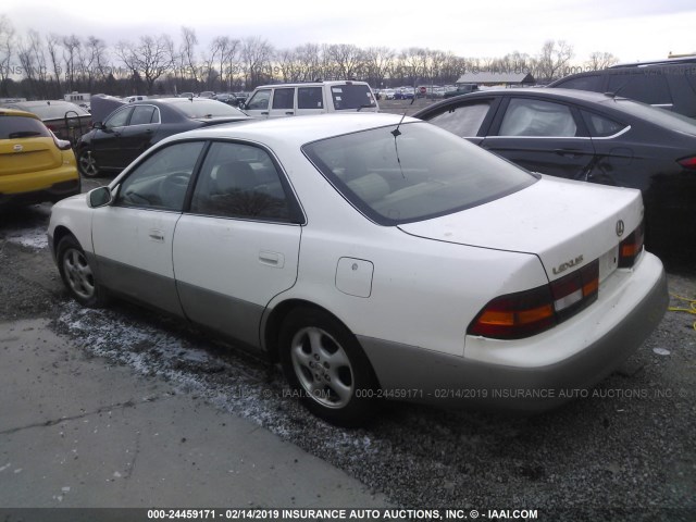 JT8BF22G6V5004060 - 1997 LEXUS ES 300 WHITE photo 3