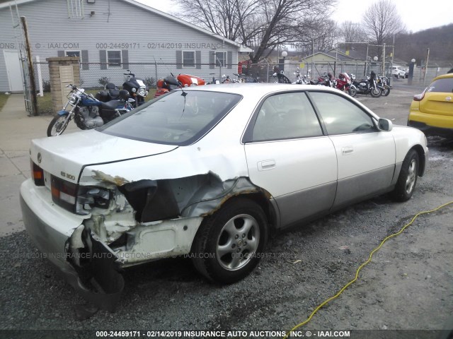 JT8BF22G6V5004060 - 1997 LEXUS ES 300 WHITE photo 4