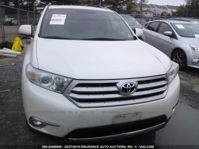 5TDBK3EH9DS193612 - 2013 TOYOTA HIGHLANDER PLUS/SE WHITE photo 6