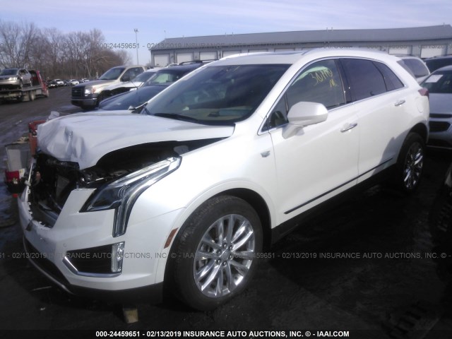 1GYKNFRS7HZ111471 - 2017 CADILLAC XT5 PLATINUM WHITE photo 2