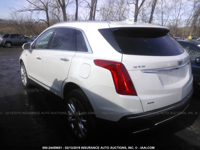 1GYKNFRS7HZ111471 - 2017 CADILLAC XT5 PLATINUM WHITE photo 3