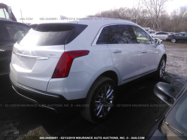 1GYKNFRS7HZ111471 - 2017 CADILLAC XT5 PLATINUM WHITE photo 4