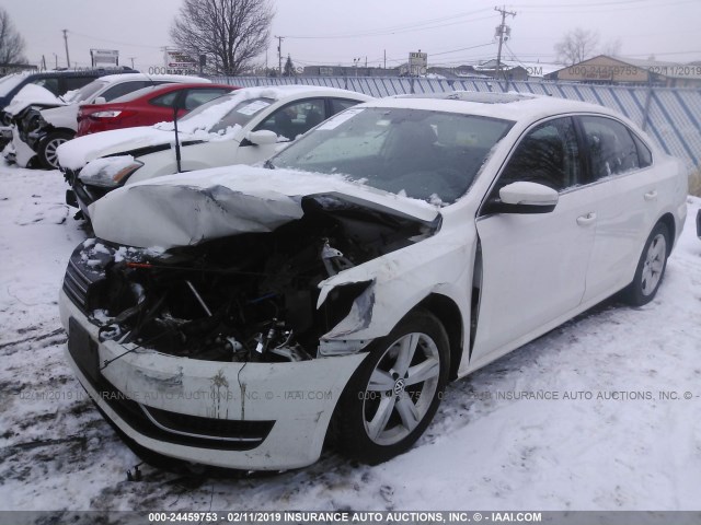 1VWBH7A37DC053489 - 2013 VOLKSWAGEN PASSAT SE WHITE photo 2