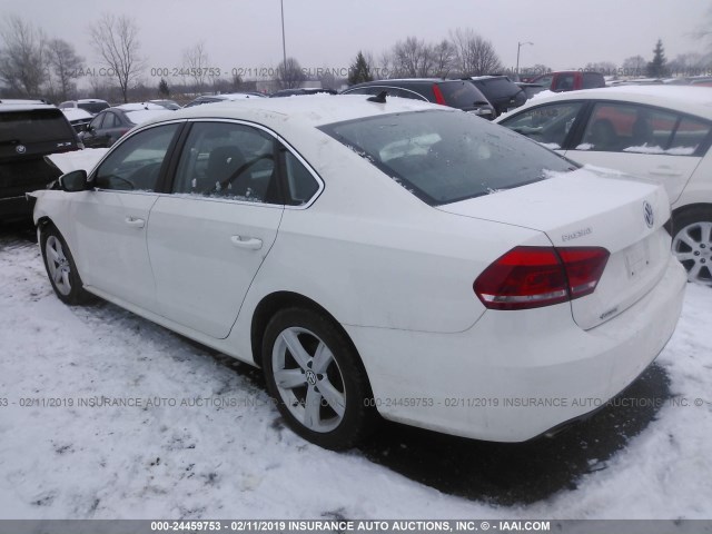 1VWBH7A37DC053489 - 2013 VOLKSWAGEN PASSAT SE WHITE photo 3