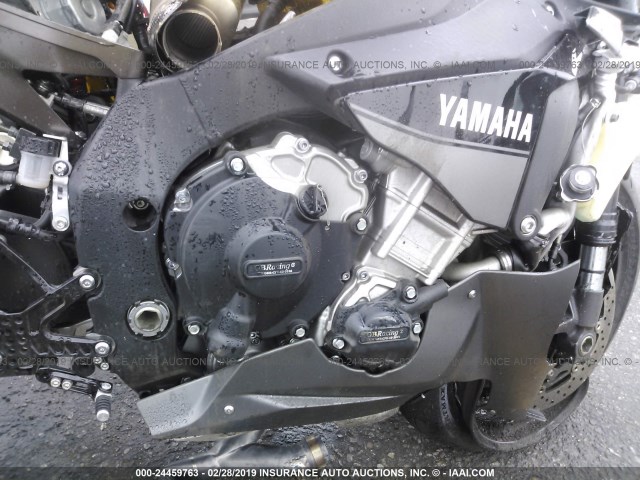 JYARN42Y2GA000116 - 2016 YAMAHA YZFR1S BLACK photo 8