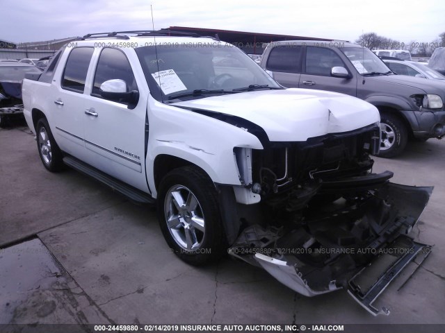 3GNMCGE06BG115458 - 2011 CHEVROLET AVALANCHE LTZ WHITE photo 1