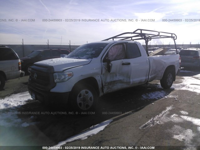 5TFCY5F10EX016779 - 2014 TOYOTA TUNDRA DOUBLE CAB SR/SR5 WHITE photo 2