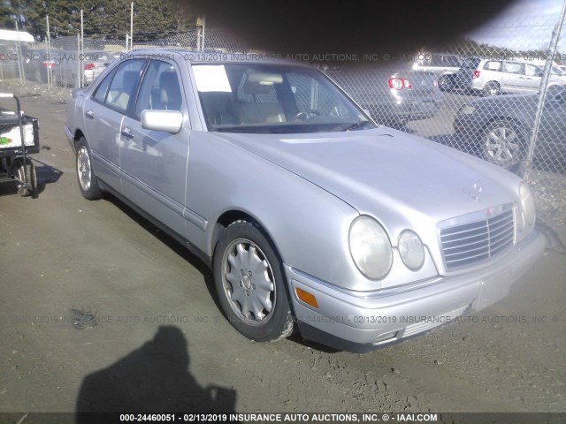 WDBJF55F0TJ018833 - 1996 MERCEDES-BENZ E 320 SILVER photo 1