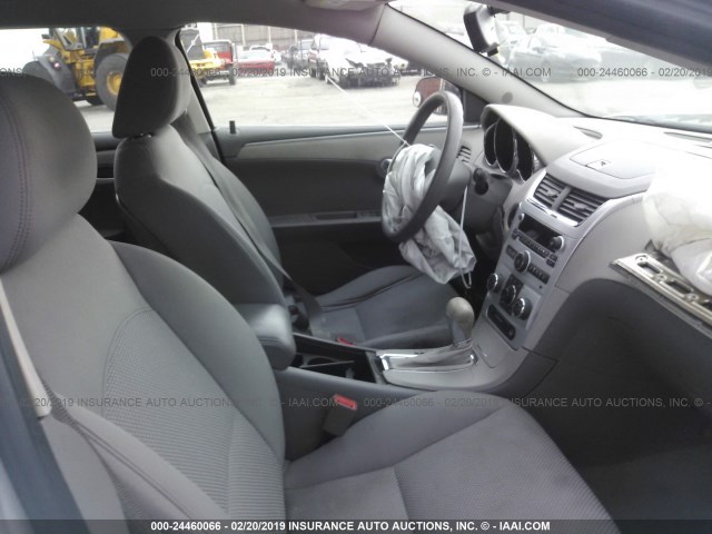 1G1ZB5EB5AF101034 - 2010 CHEVROLET MALIBU LS SILVER photo 5