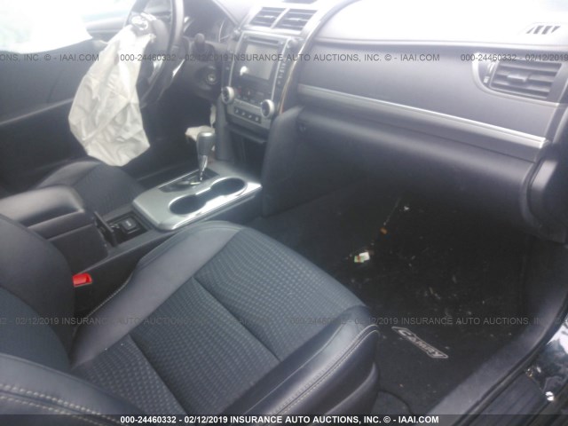4T1BF1FK6EU363484 - 2014 TOYOTA CAMRY L/SE/LE/XLE 黑色 照片 5