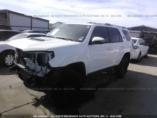 JTEBU5JR9J5505543 - 2018 TOYOTA 4RUNNER SR5 PREM/LTDL/TRAIL/TRD WHITE photo 2