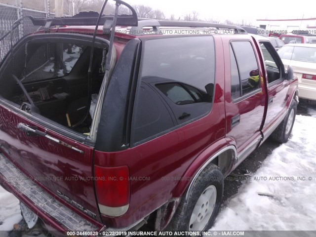 1GNDT13W2V2211881 - 1997 CHEVROLET BLAZER 红色 照片 4