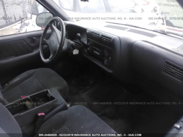 1GNDT13W2V2211881 - 1997 CHEVROLET BLAZER 红色 照片 5